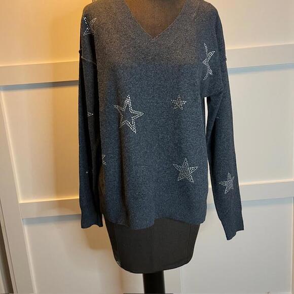 Lucky Brand Stylish Star Embellished Sweater - V-Neck, Gray - Picture 8 of 9